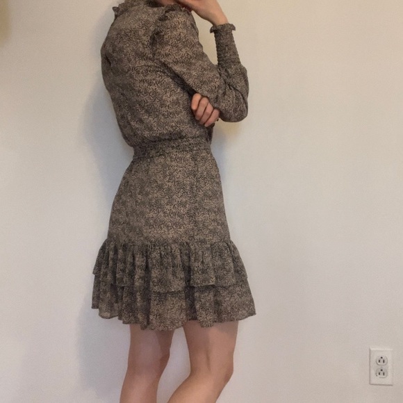 Feminine dress - Picture 2 of 12